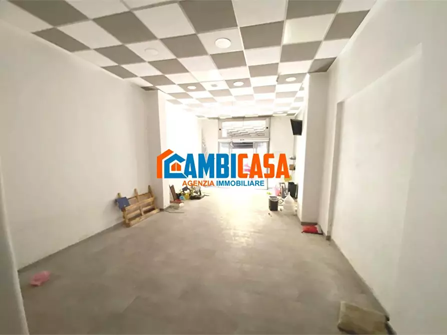 Immagine 4 di Negozio in vendita  23 a Palermo