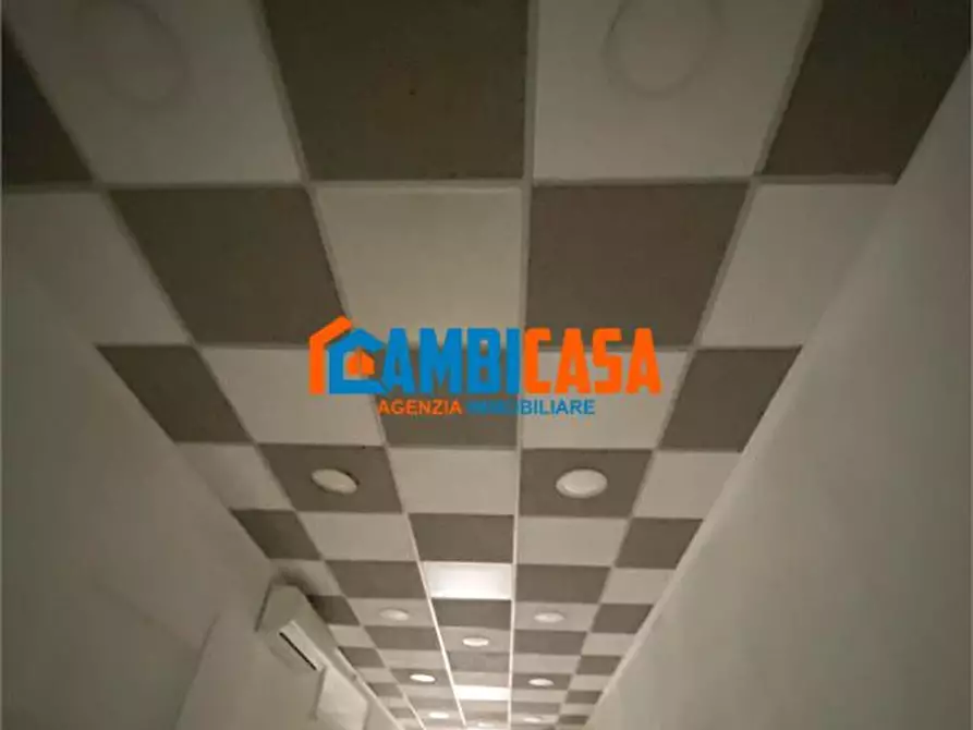 Immagine 5 di Negozio in vendita  23 a Palermo