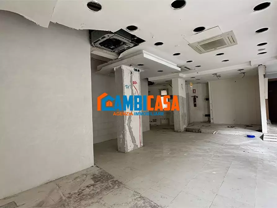 Immagine 5 di Negozio in vendita  a Palermo