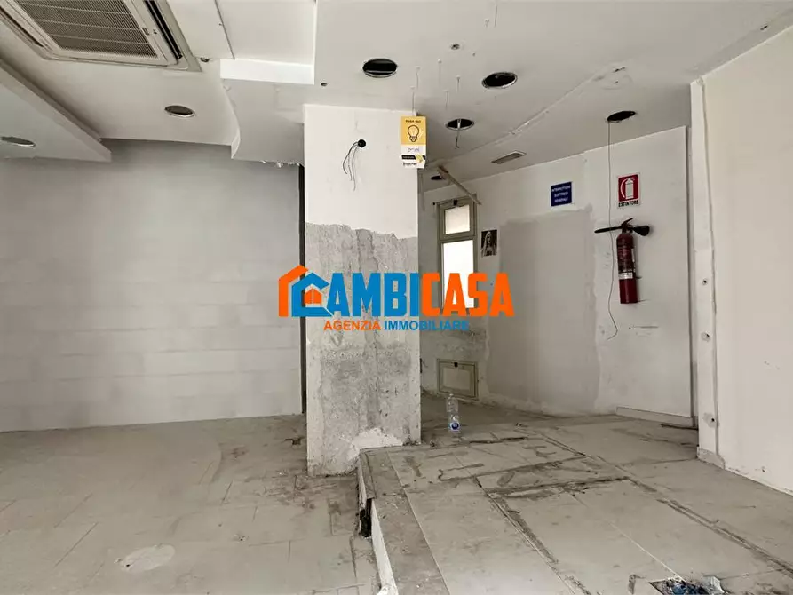 Immagine 4 di Negozio in vendita  a Palermo