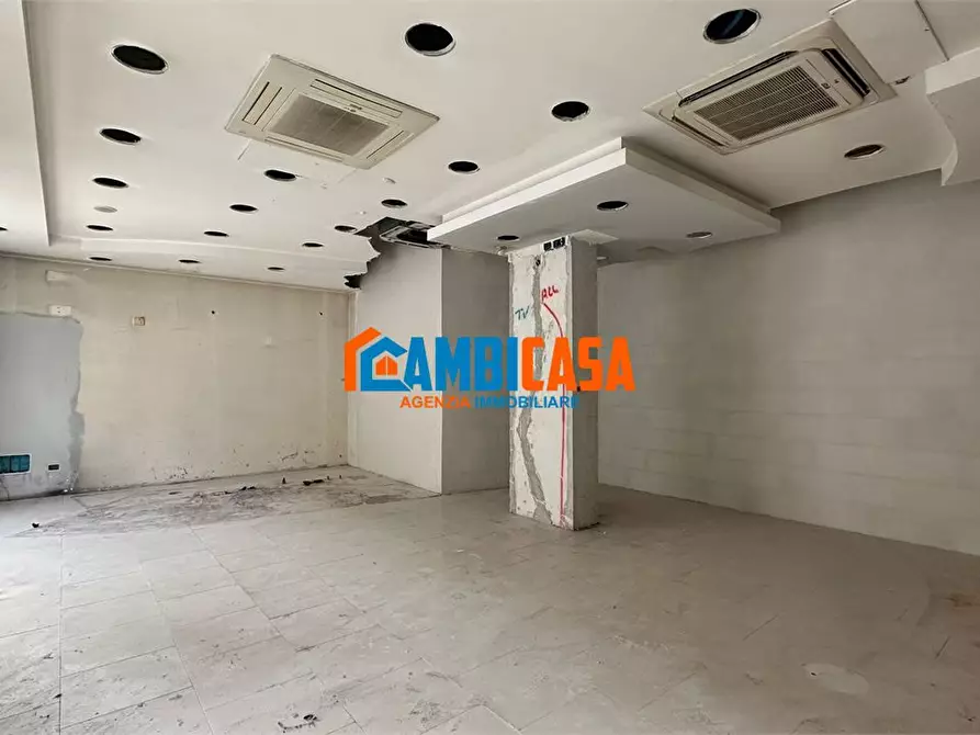 Immagine 1 di Negozio in vendita  a Palermo