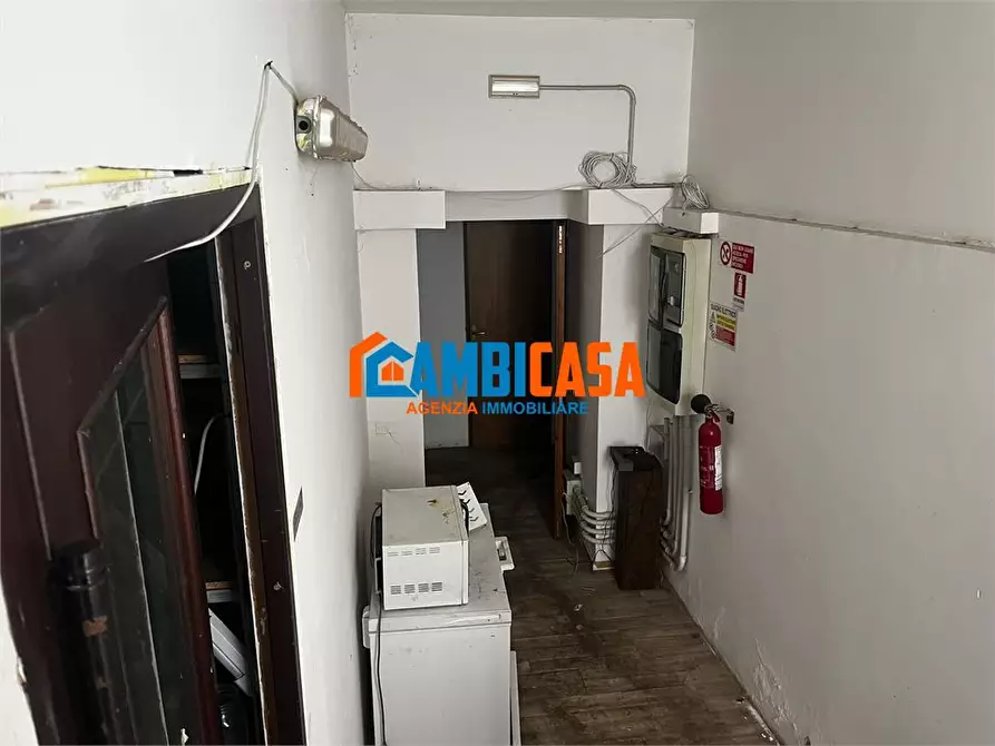 Immagine 8 di Negozio in vendita  a Palermo