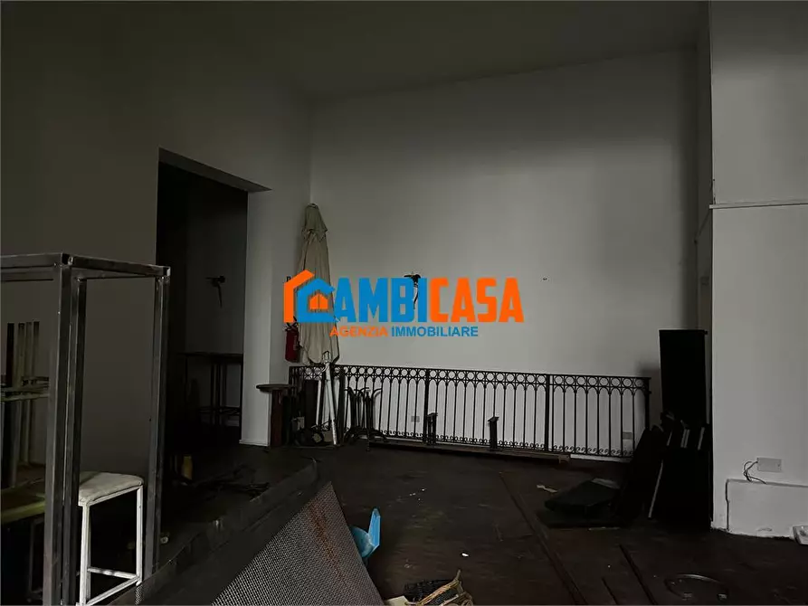 Immagine 4 di Negozio in vendita  a Palermo