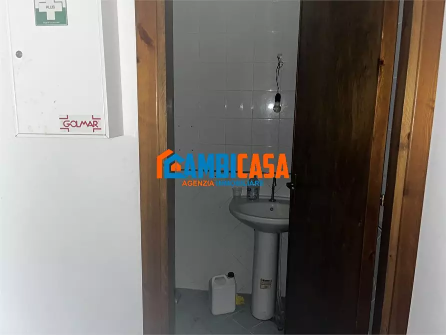 Immagine 6 di Negozio in vendita  a Palermo