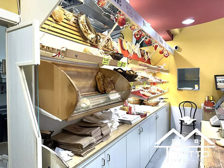 Immagine 8 di Negozio in vendita  snc a Forano