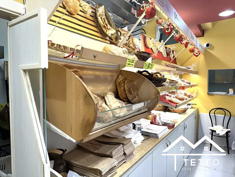 Immagine 9 di Negozio in vendita  snc a Forano