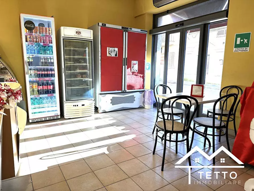Immagine 10 di Negozio in vendita  snc a Forano