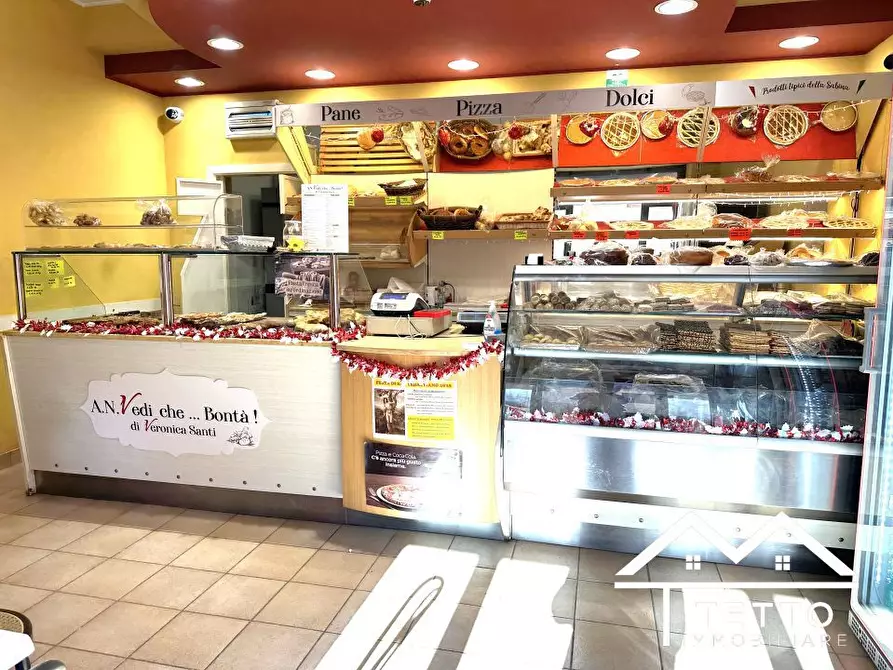 Immagine 4 di Negozio in vendita  snc a Forano