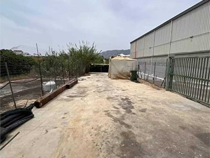 Immagine 7 di Negozio in vendita  a Alcamo