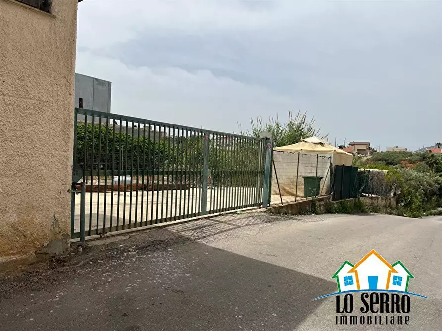 Immagine 9 di Negozio in vendita  a Alcamo