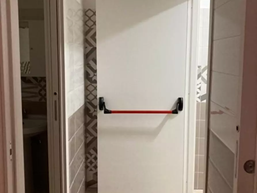 Immagine 8 di Negozio in vendita  a Alcamo