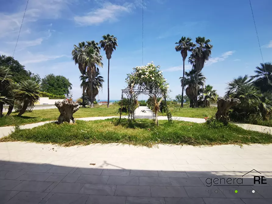 Immagine 9 di Negozio in vendita  a Francavilla Al Mare