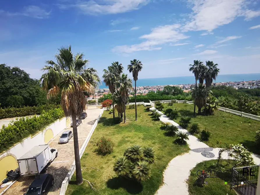 Immagine 2 di Negozio in vendita  a Francavilla Al Mare