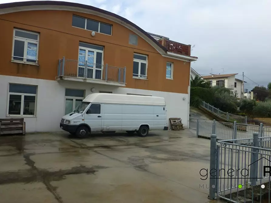 Immagine 2 di Negozio in vendita  a Alanno