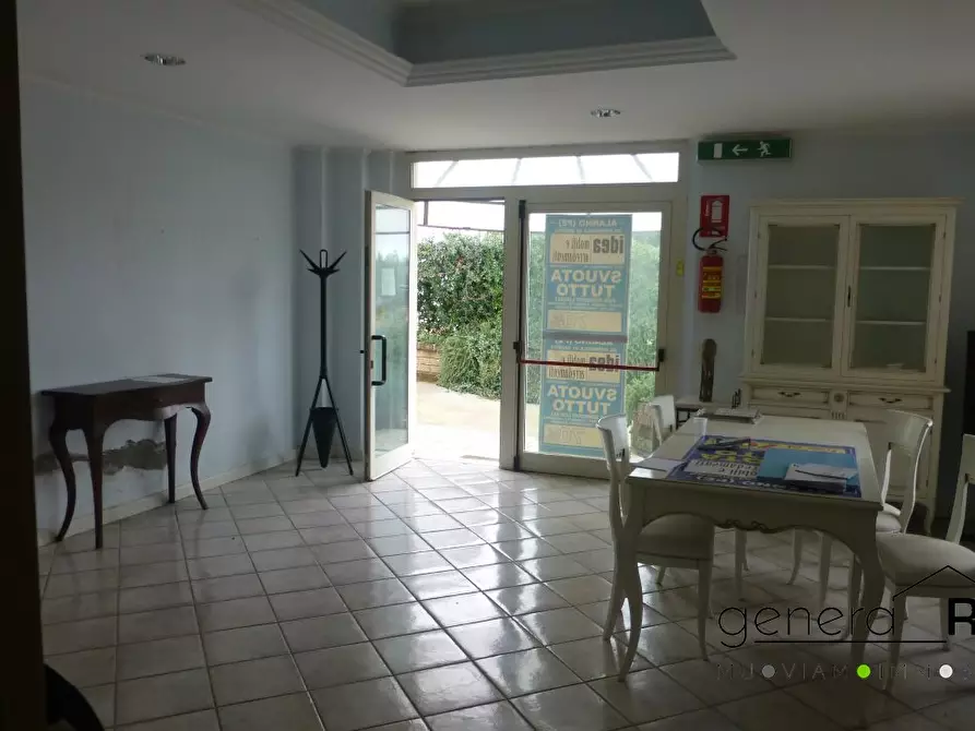 Immagine 8 di Negozio in vendita  a Alanno