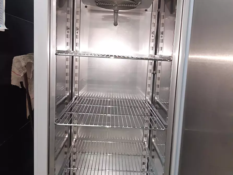 Immagine 6 di Negozio in vendita  a Pescara