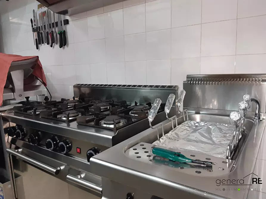 Immagine 4 di Negozio in vendita  a Pescara