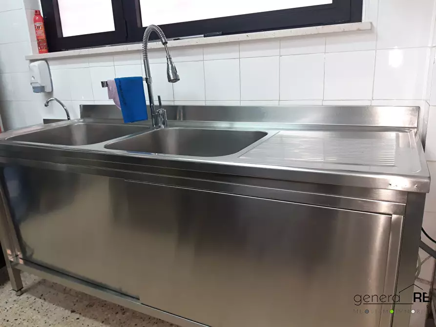 Immagine 5 di Negozio in vendita  a Pescara