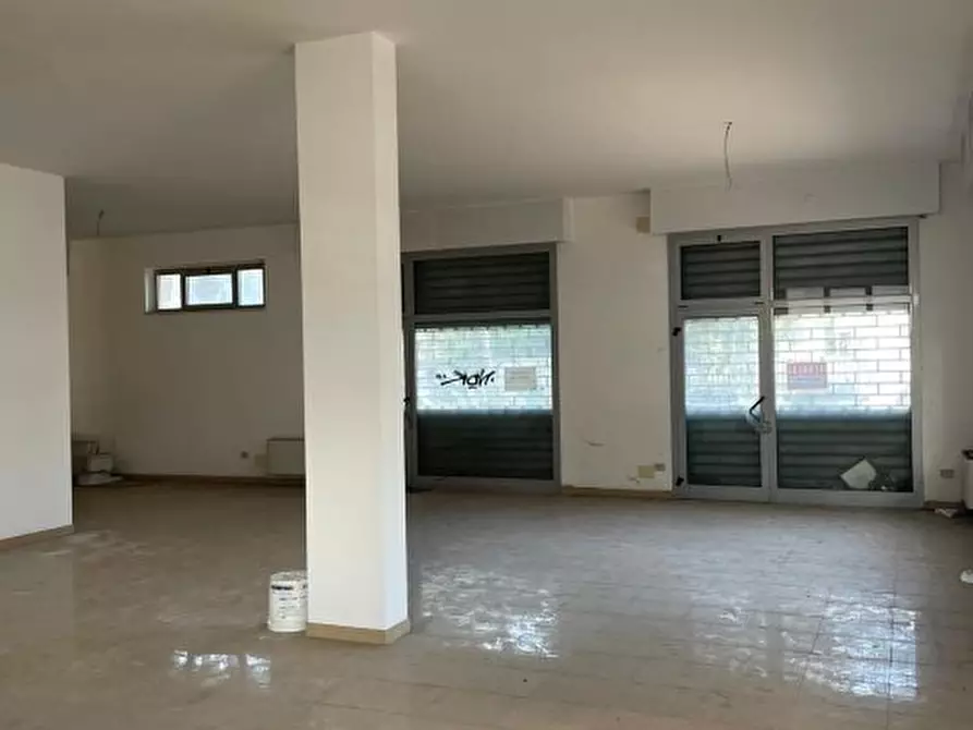 Immagine 3 di Negozio in vendita  a Pescara