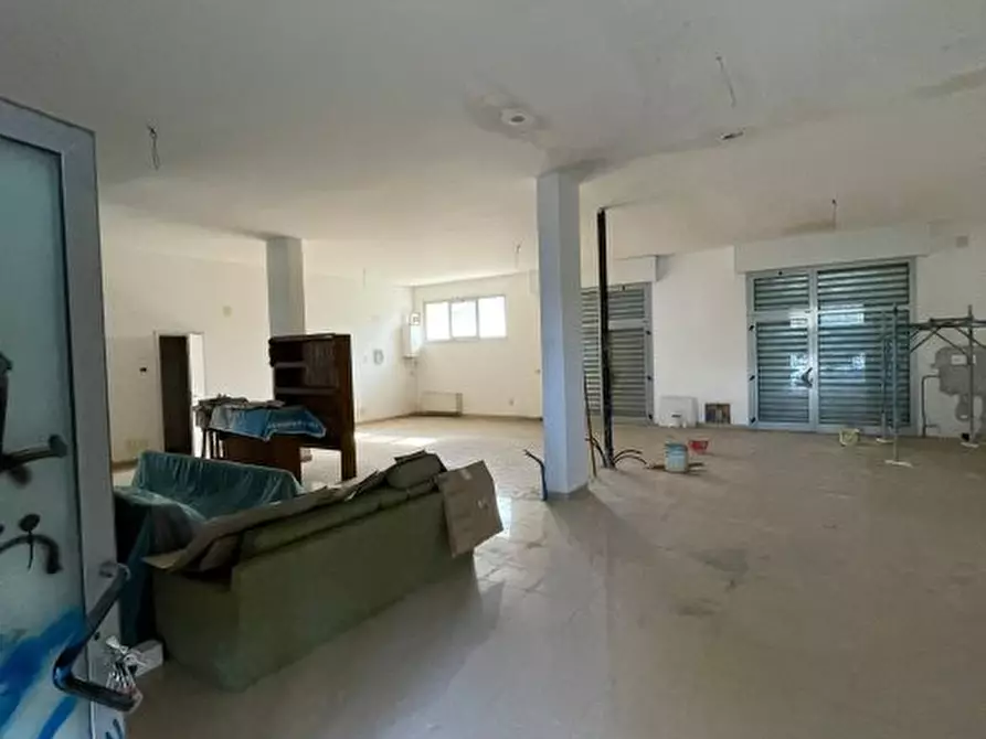 Immagine 7 di Negozio in vendita  a Pescara