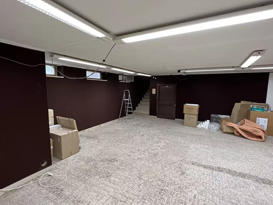 Immagine 9 di Negozio in vendita  11 a Pontremoli