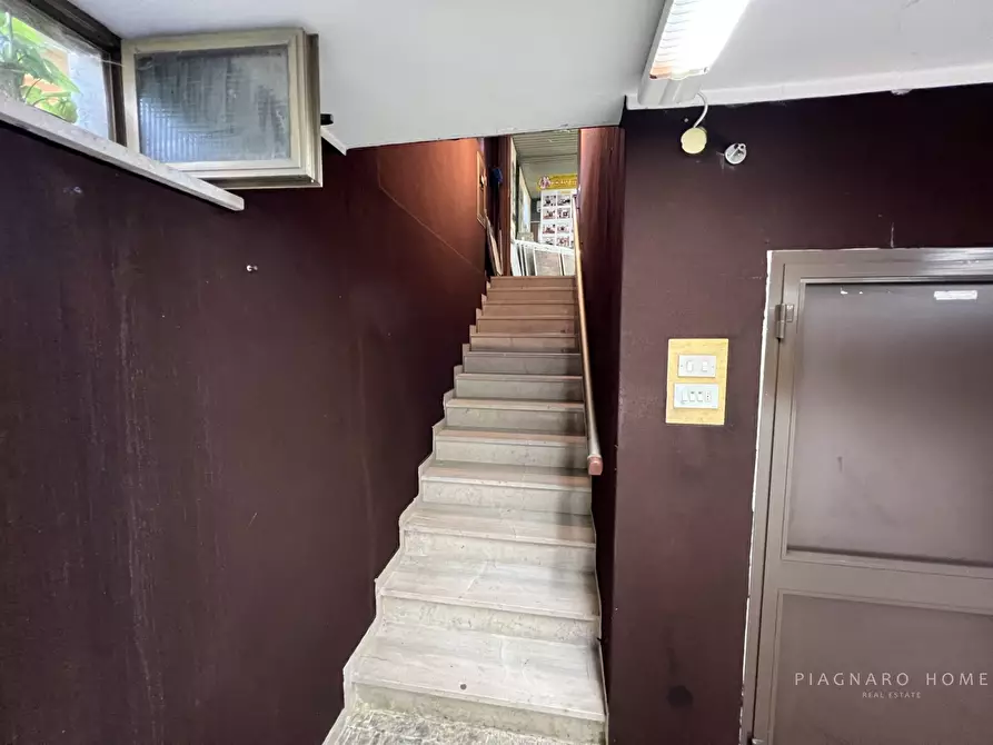 Immagine 6 di Negozio in vendita  11 a Pontremoli