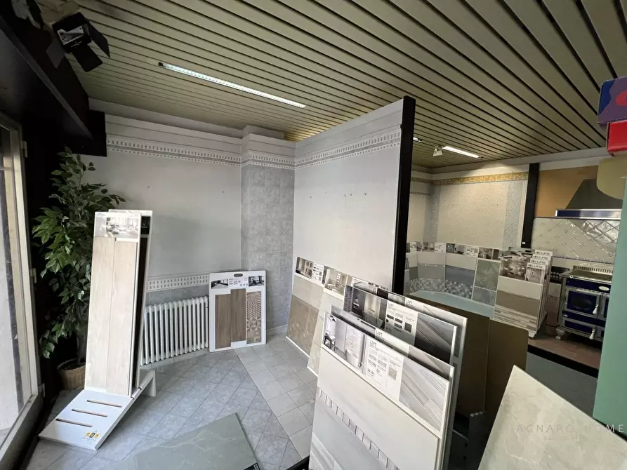 Immagine 2 di Negozio in vendita  11 a Pontremoli