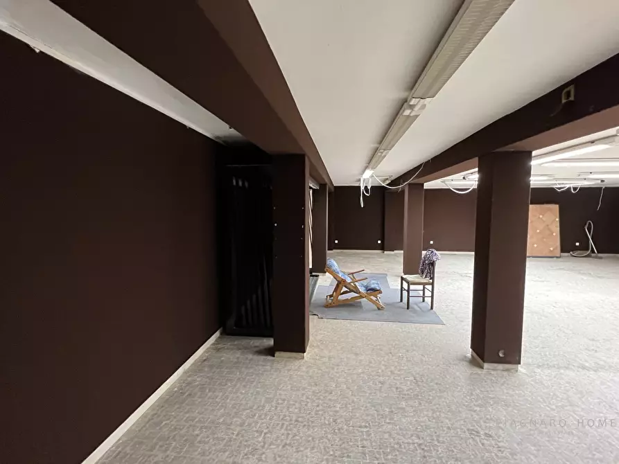 Immagine 10 di Negozio in vendita  11 a Pontremoli