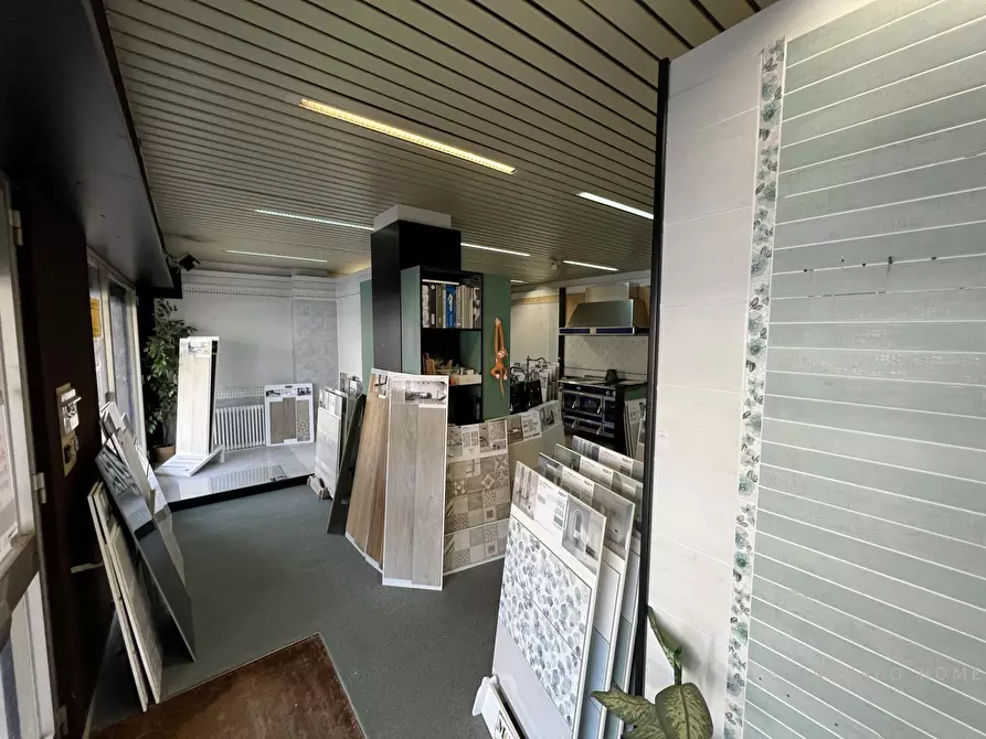 Immagine 4 di Negozio in vendita  11 a Pontremoli