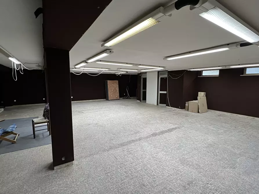 Immagine 8 di Negozio in vendita  11 a Pontremoli