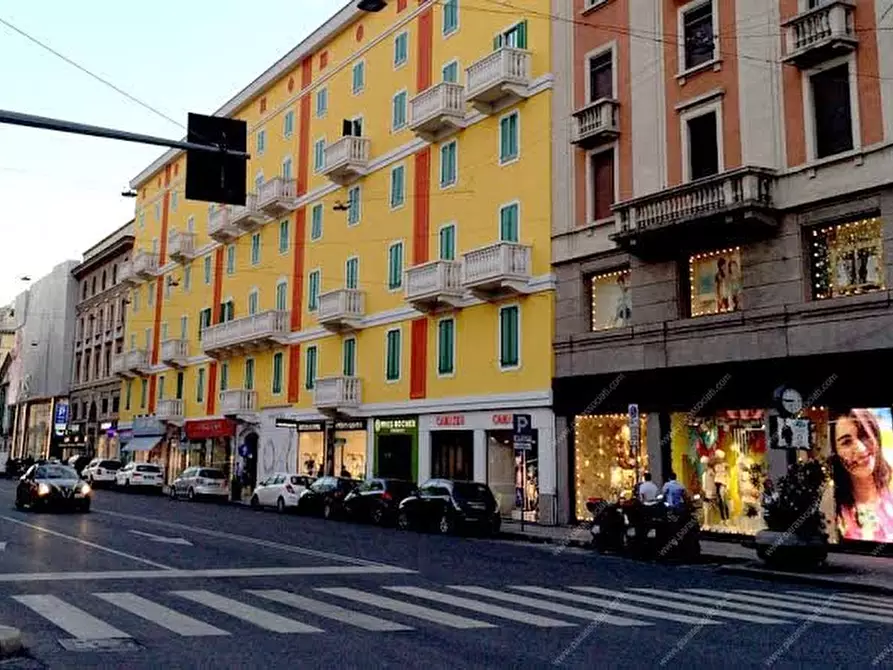 Immagine 2 di Negozio in vendita  63 a Milano