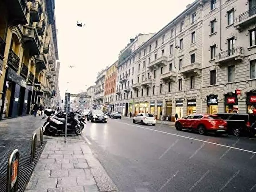 Immagine 4 di Negozio in vendita  63 a Milano