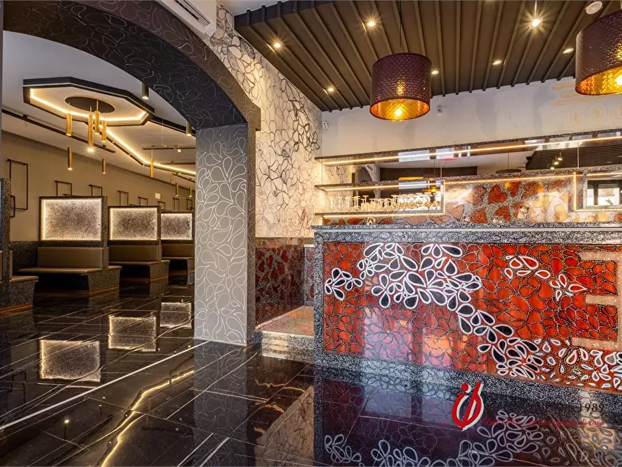 Immagine 4 di Negozio in vendita  a Valeggio Sul Mincio