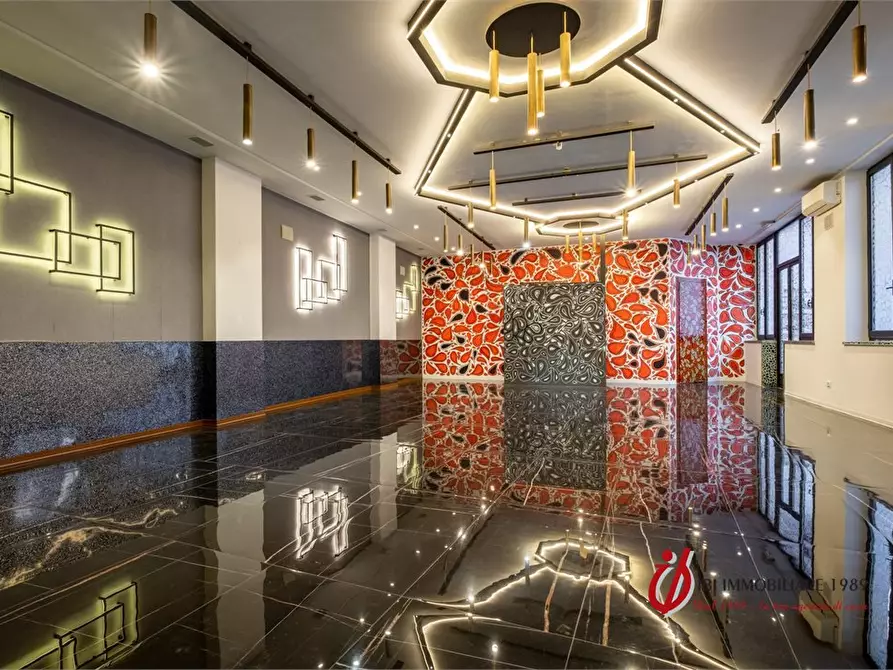 Immagine 7 di Negozio in vendita  a Valeggio Sul Mincio