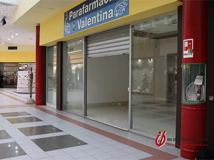 Immagine 1 di Negozio in vendita  a Cerea