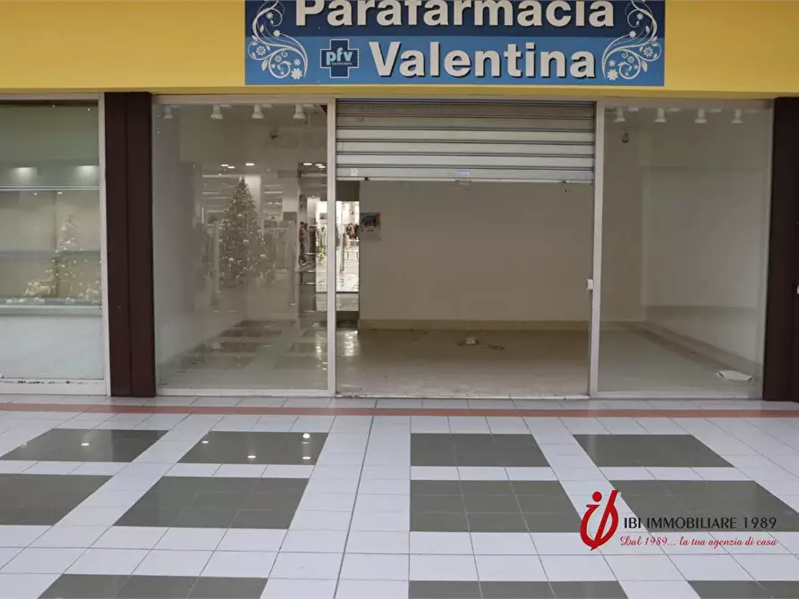 Immagine 4 di Negozio in vendita  a Cerea