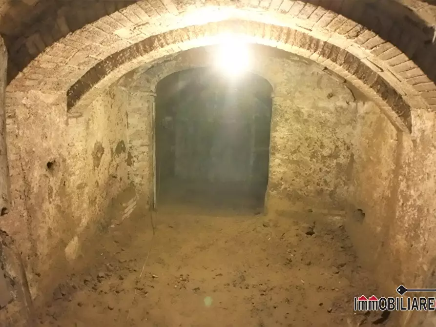 Immagine 3 di Negozio in vendita  a Colle Di Val D'elsa