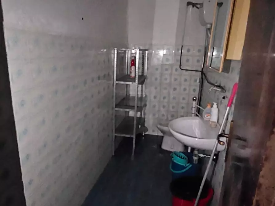 Immagine 7 di Negozio in vendita  a Colle Di Val D'elsa