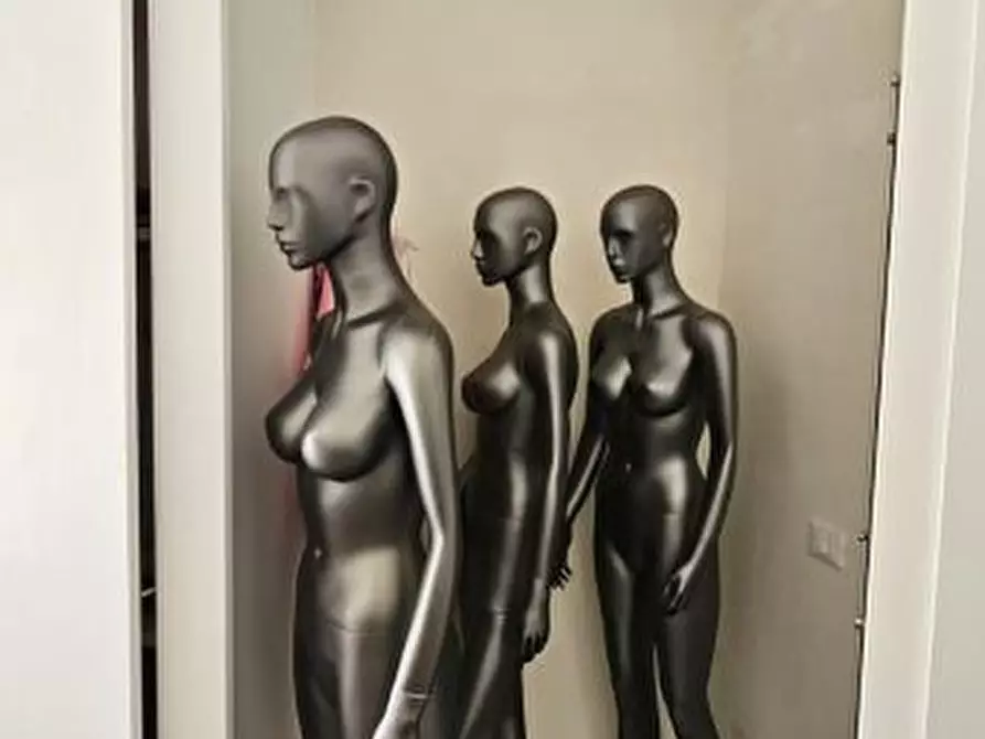 Immagine 3 di Negozio in vendita  a Colle Di Val D'elsa