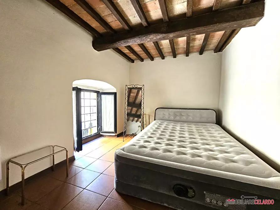 Immagine 8 di Negozio in vendita  a Colle Di Val D'elsa