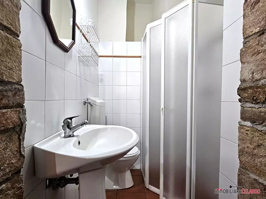 Immagine 10 di Negozio in vendita  a Colle Di Val D'elsa