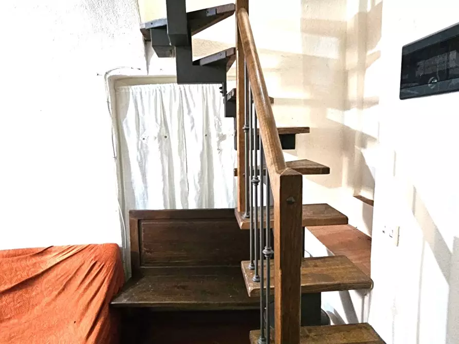 Immagine 2 di Negozio in vendita  a Colle Di Val D'elsa