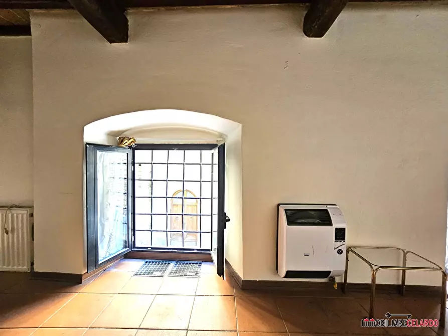 Immagine 9 di Negozio in vendita  a Colle Di Val D'elsa