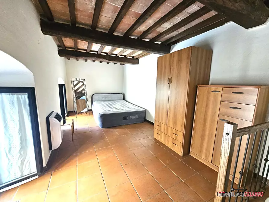 Immagine 6 di Negozio in vendita  a Colle Di Val D'elsa