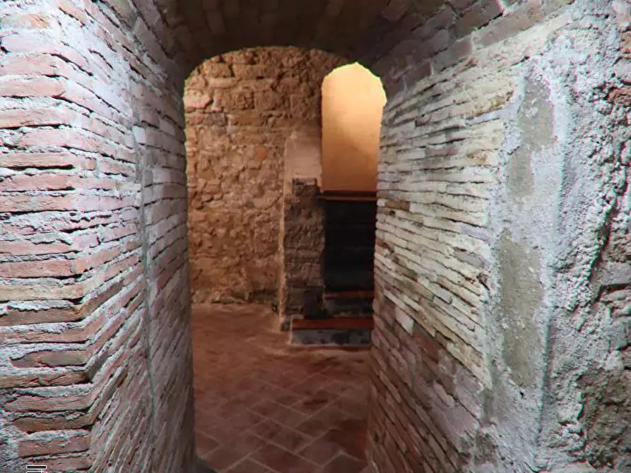 Immagine 7 di Negozio in vendita  a Colle Di Val D'elsa