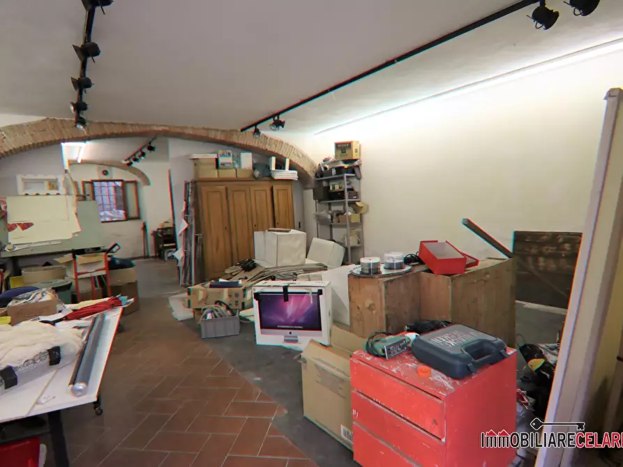 Immagine 10 di Negozio in vendita  a Colle Di Val D'elsa