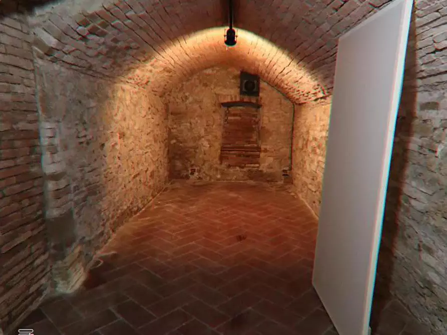 Immagine 6 di Negozio in vendita  a Colle Di Val D'elsa