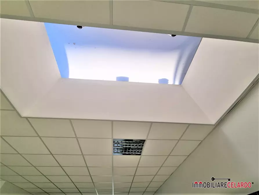 Immagine 5 di Negozio in vendita  a Poggibonsi