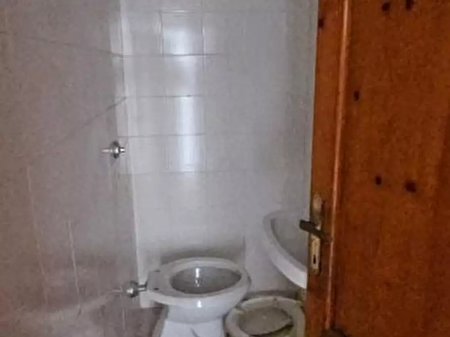 Immagine 6 di Negozio in vendita  a Colle Di Val D'elsa