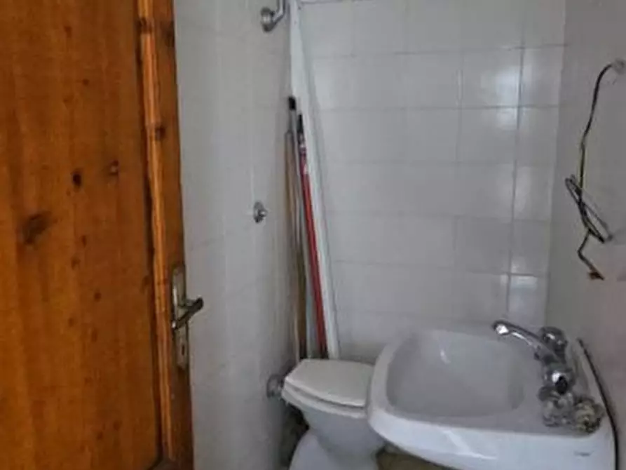 Immagine 4 di Negozio in vendita  a Colle Di Val D'elsa